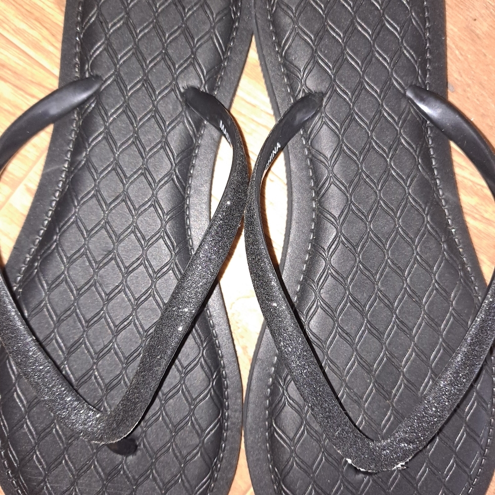 Flip Flops - Picture 2 of 3